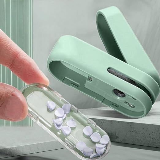 Magnoloran 2 Pack Single Hole Punch, 1/4 inch Mini Small Hole Puncher Heavy Duty Paper Hole Puncher Small Hole Punch One Hole Puncher for Crafts Paper Cards Tags Scrapbook-Blue&Green